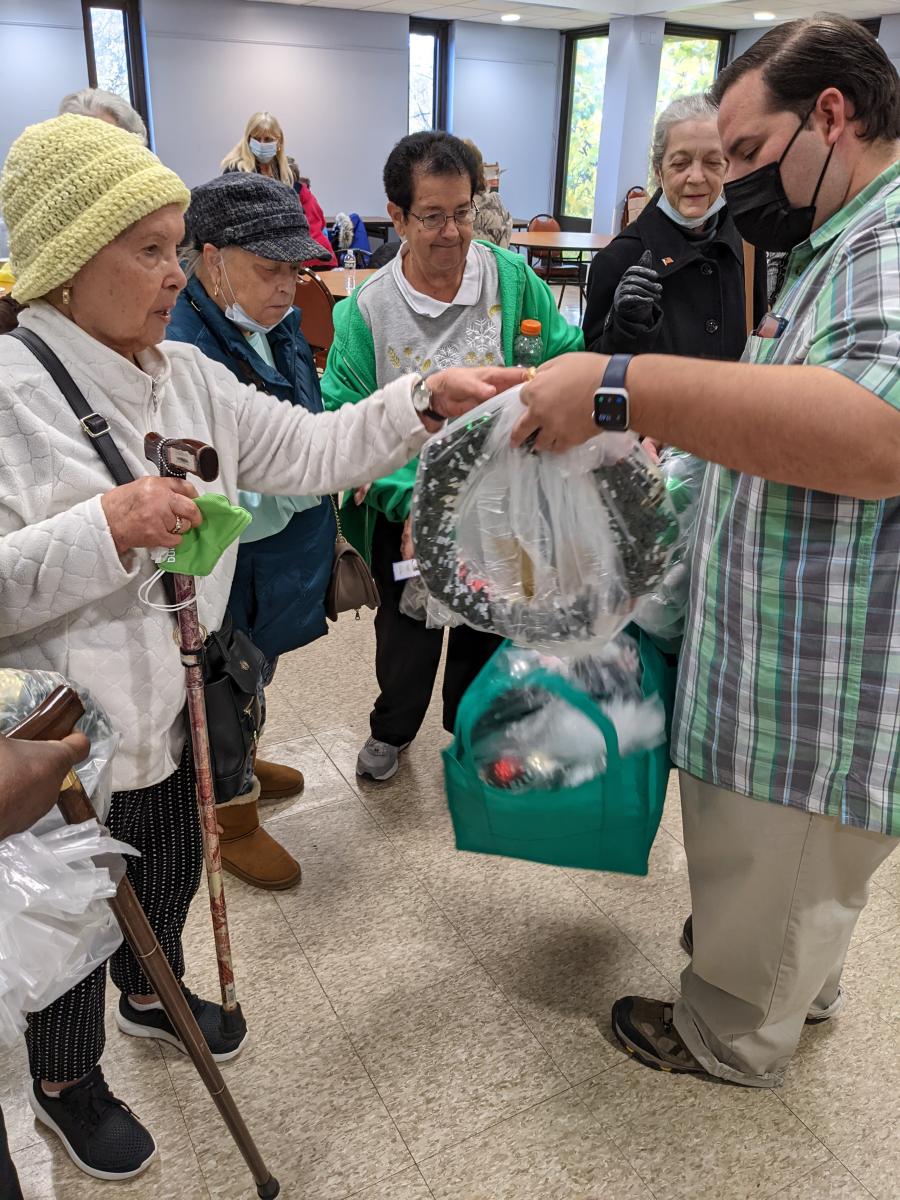 November 2021 - Youth Bureau, Holiday Cheer 06